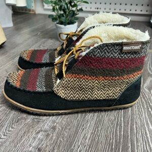 Minnetonka Torrey faux fur Ankle Boots slippers with Red and Brown Stripes